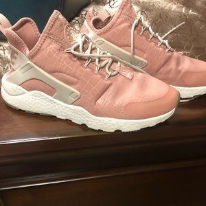 Women’s Nike shoes